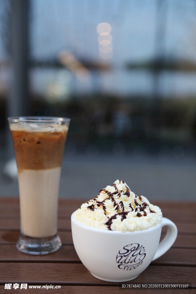 美味咖啡与精致甜点