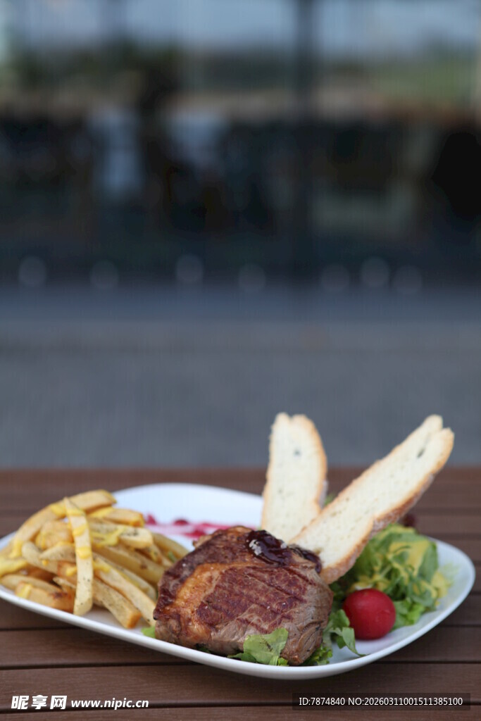 美味户外餐食摆盘展示