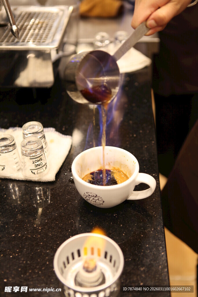 火焰烹饪中的精彩瞬间