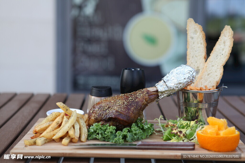 美味西式烤羊腿搭配佳肴