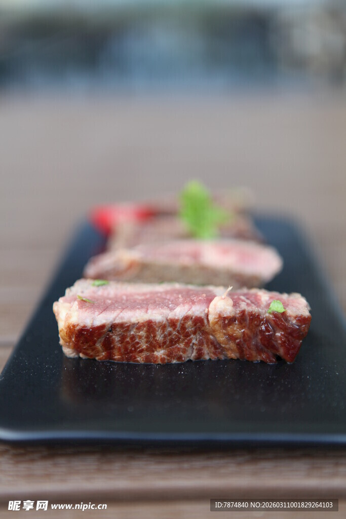 美味牛排摆盘精致