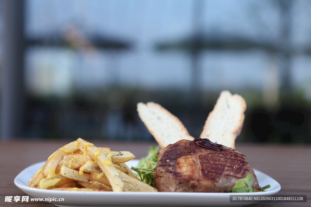 美味牛排配薯条