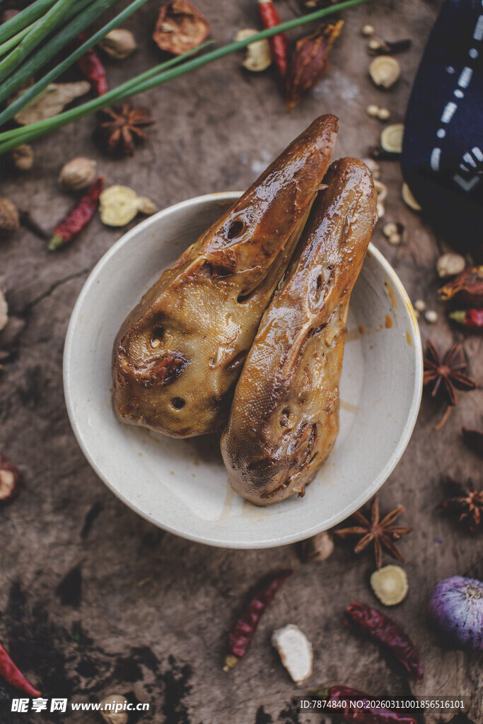 美味卤鸭头 诱人下酒菜