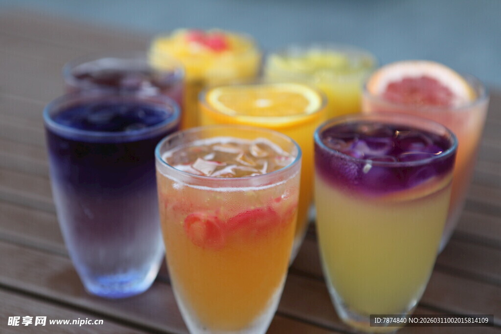 多彩缤纷果汁饮品组合