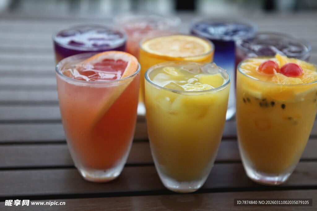 多彩缤纷果汁组合