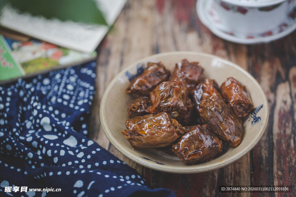 碗中美味卤味鸭脖