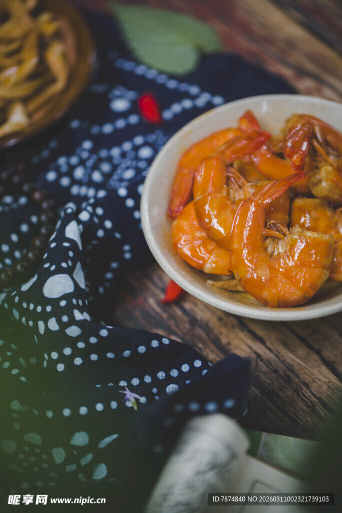 美味虾仁肉丸摆盘精致