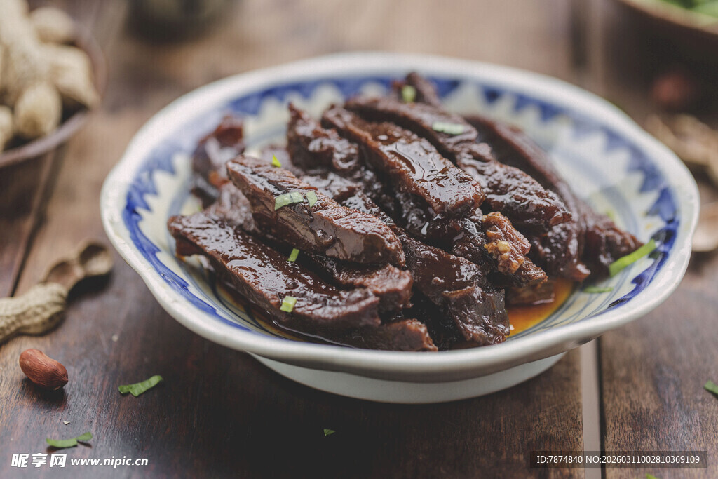 美味卤鸭脖