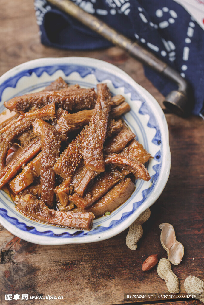 美味卤鸭脖 佐以花生