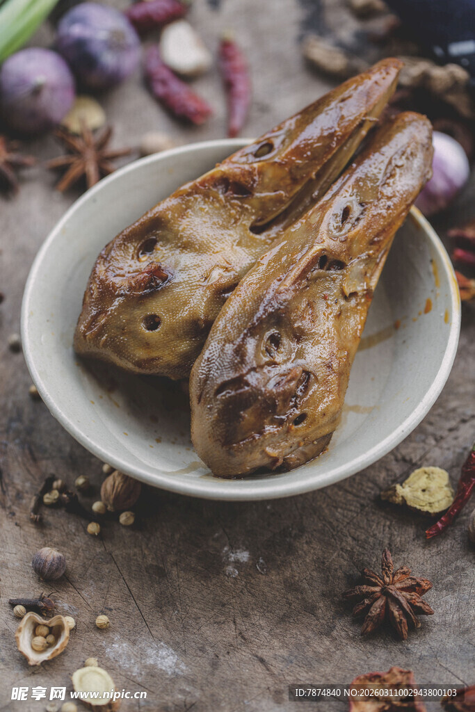 卤鸭头特写 散发诱人香气