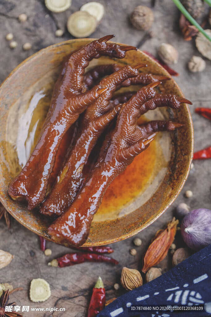 美味卤鸭掌 诱人色泽