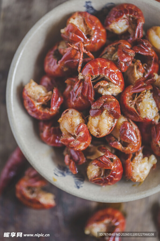 碗中美味小龙虾尾