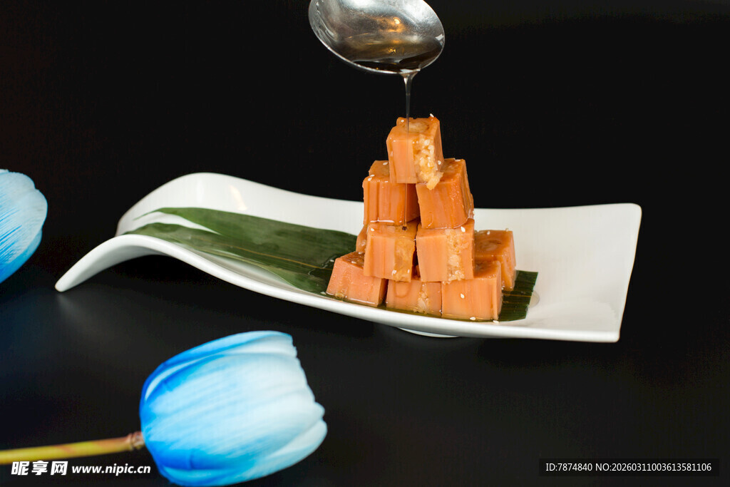 创意摆盘的美味糕点