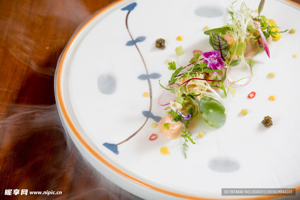 精致摆盘的创意特色菜肴