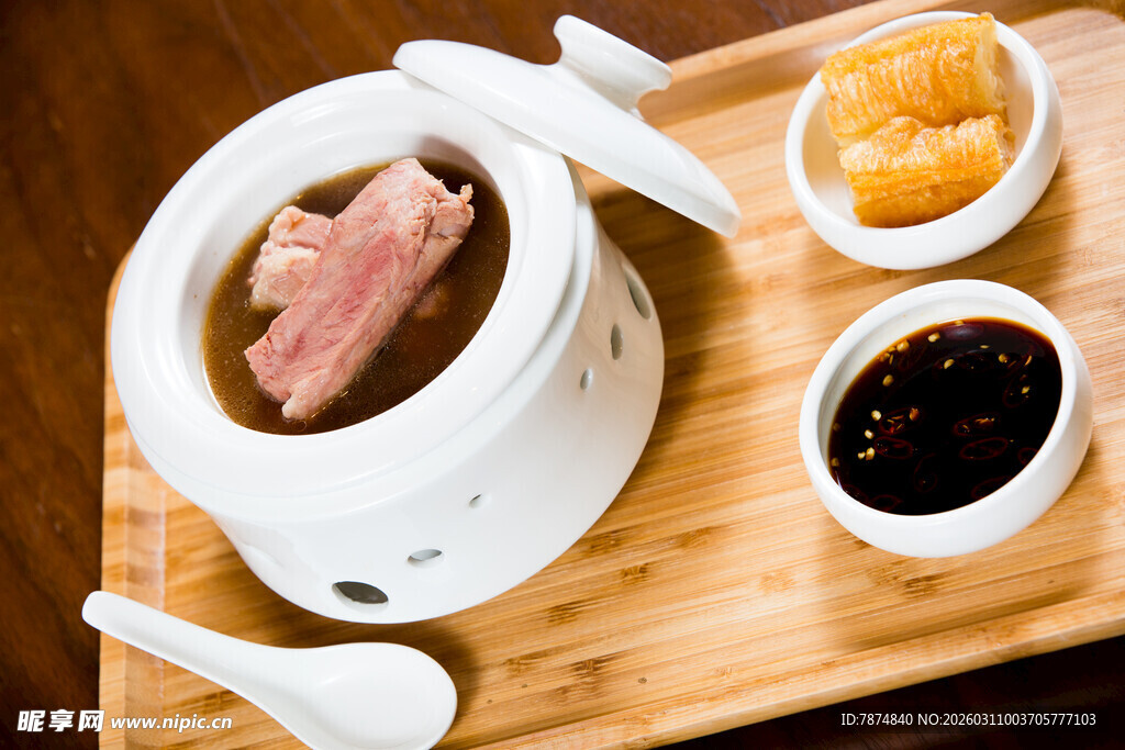 滋补瓦罐汤 美味小食相伴