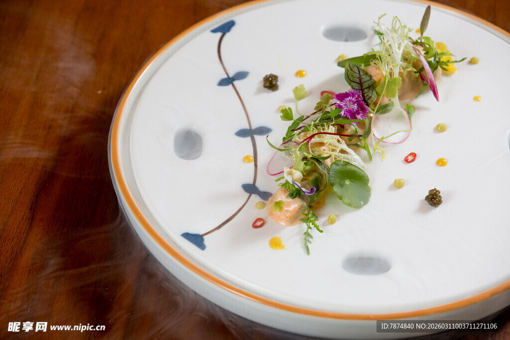 精致摆盘的创意美食