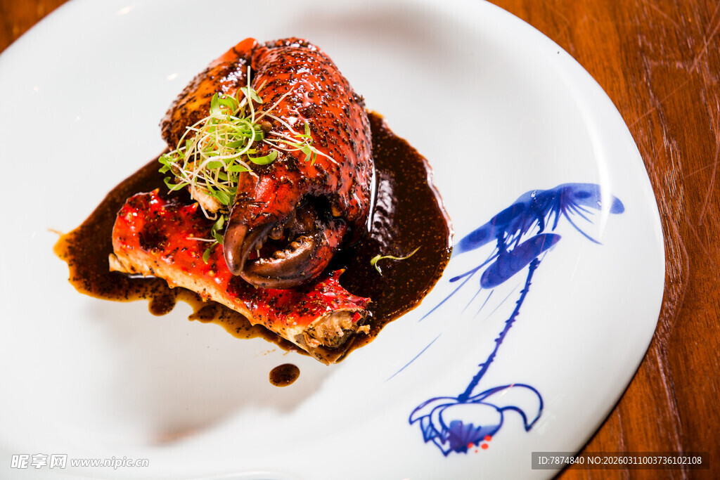 精致摆盘的美味牛排