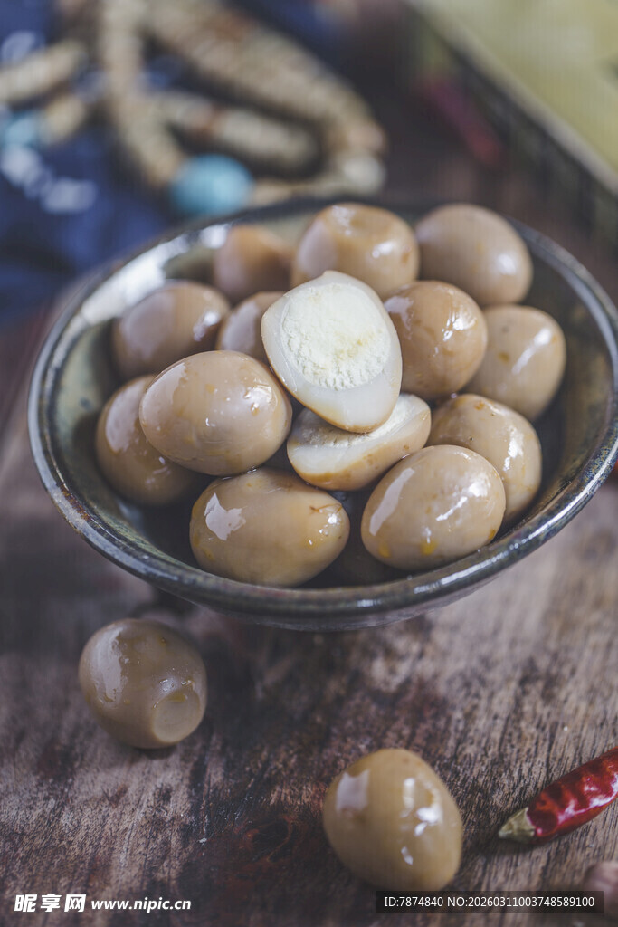 碗中卤蛋 色泽诱人