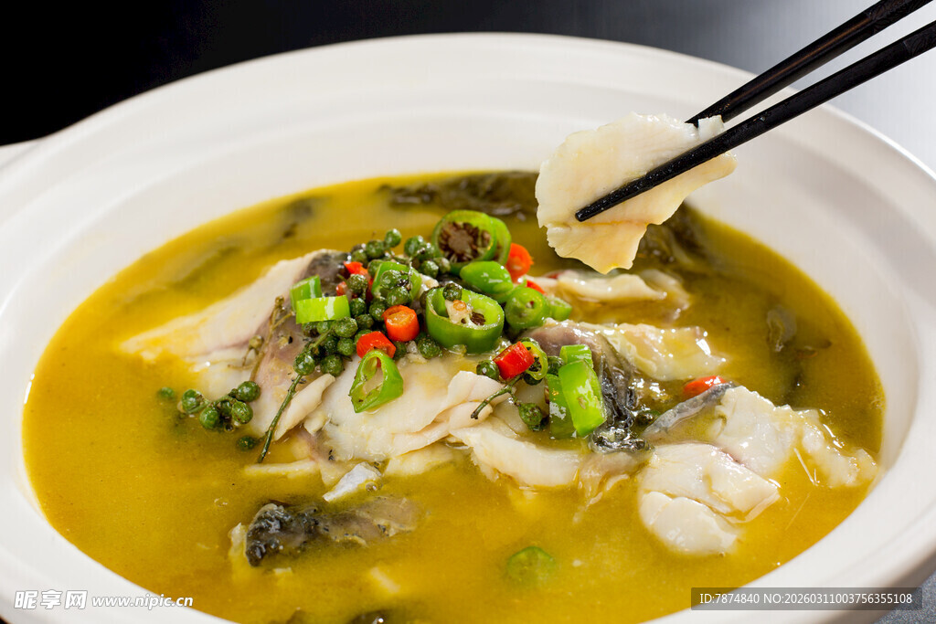 金汤酸菜鱼配筷待品尝