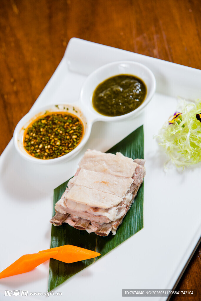 泰式风味猪肉配双蘸酱