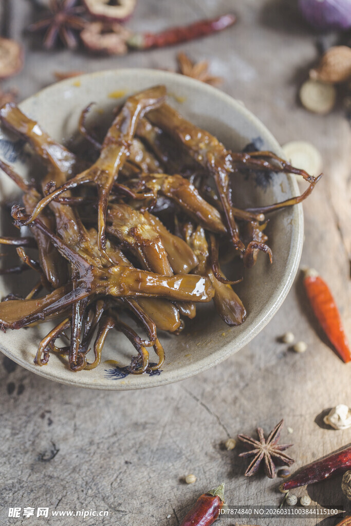 碗中美味油炸昆虫