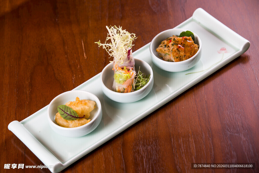 精致双拼小碗美食