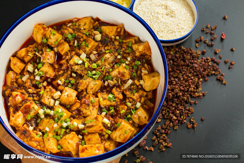 香辣土豆块配蘸酱