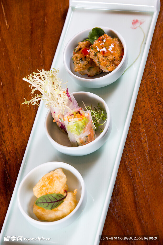 精致三色小碗美食拼盘