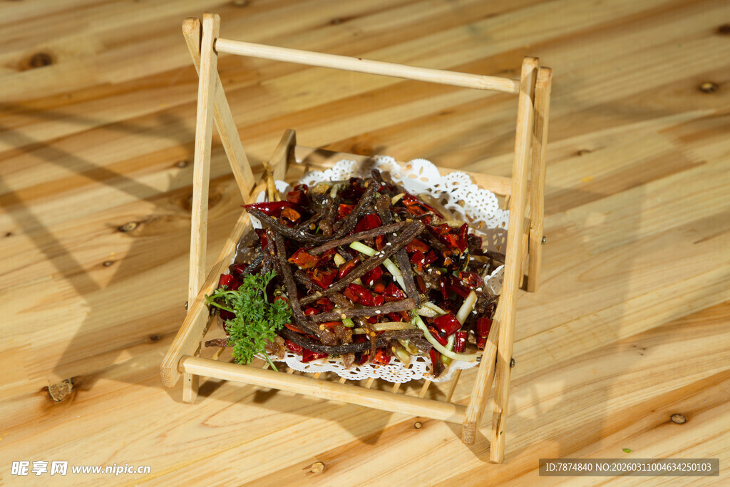 竹架上的美味干辣椒