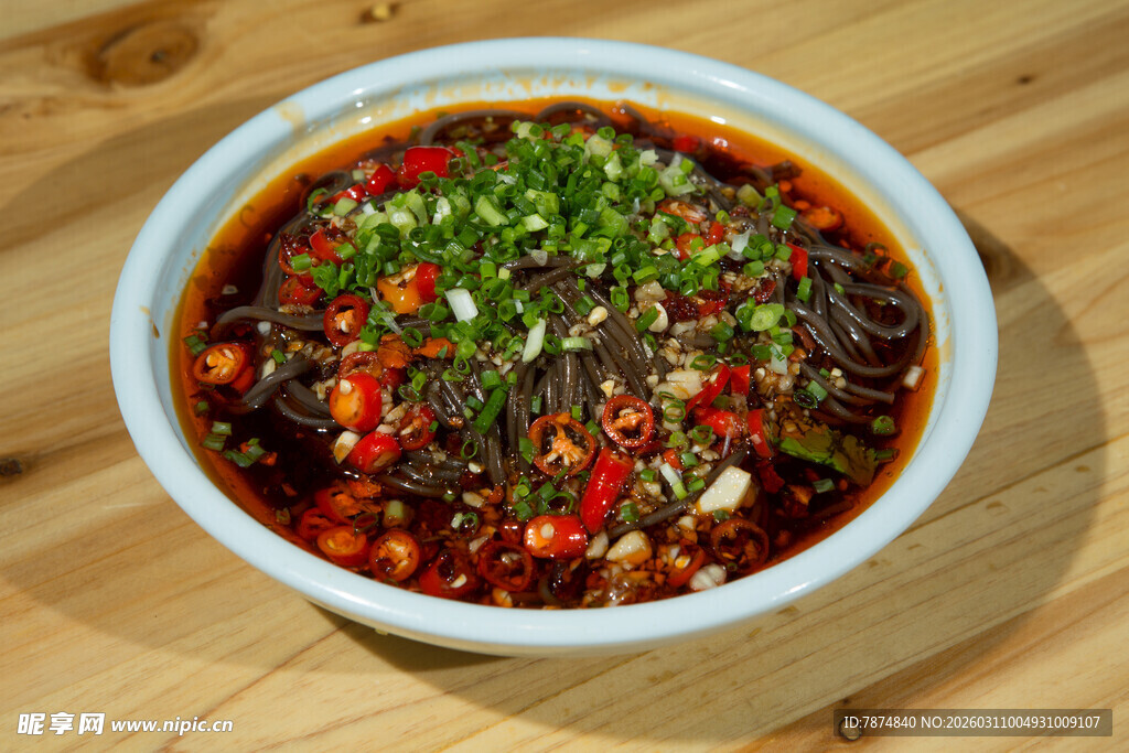 香辣美味的凉拌蕨根粉