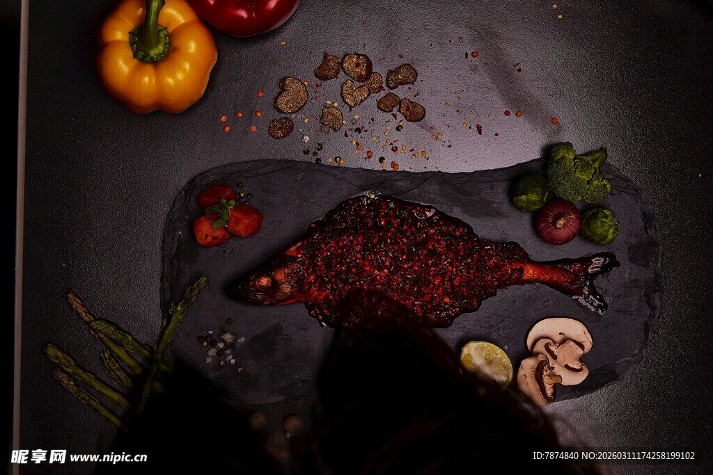 美味烤全鱼搭配多样食材