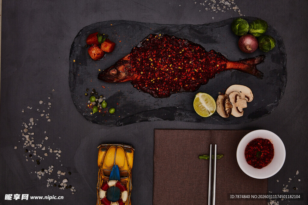 香辣烤鱼配多样食材