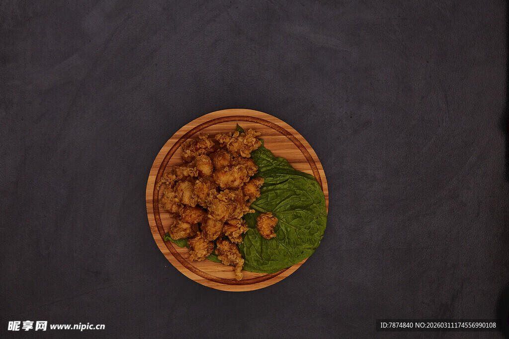 圆形花卉图案木饰品