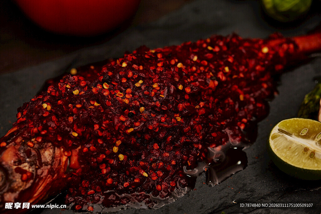 红辣椒覆盖的龙虾