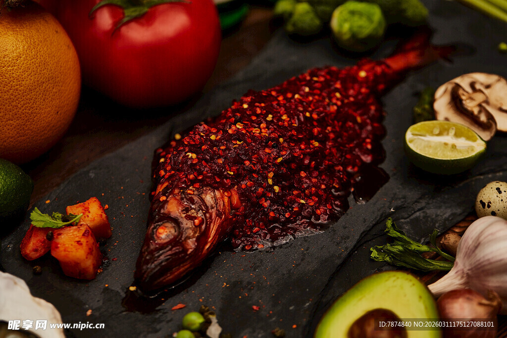 美味烤龙虾与多彩配菜