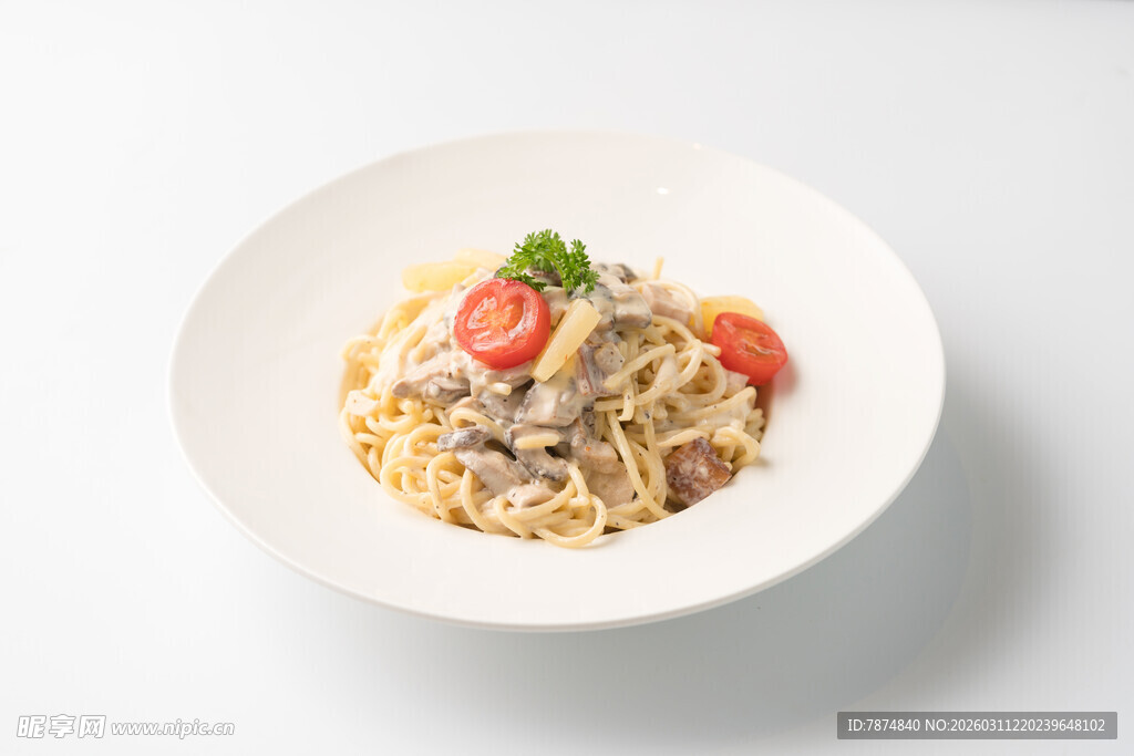 美味蘑菇意面摆盘精致