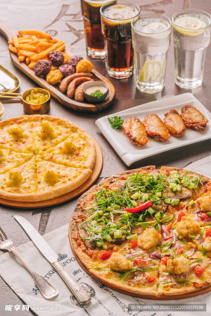 丰盛美味的西式餐点组合