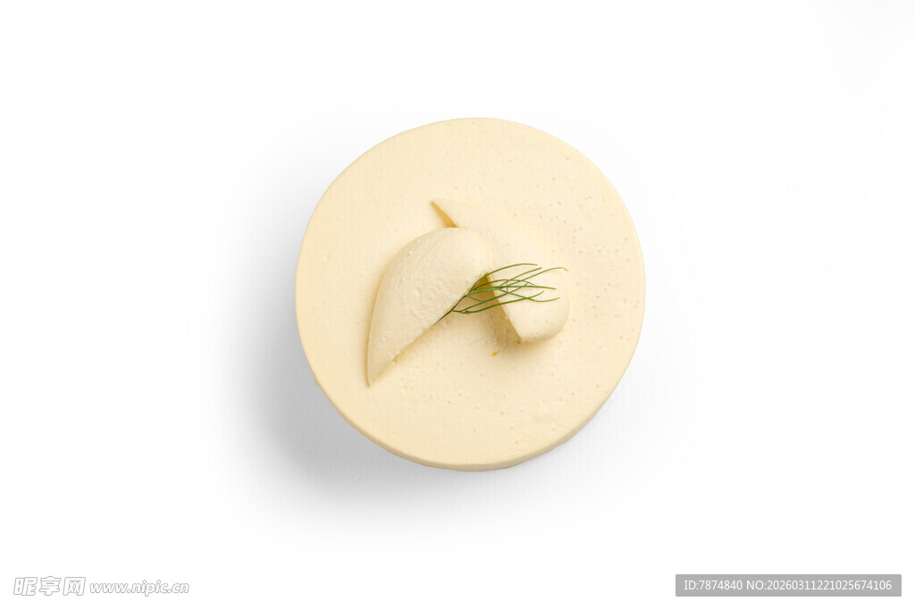 圆形奶酪上的装饰奶酪片
