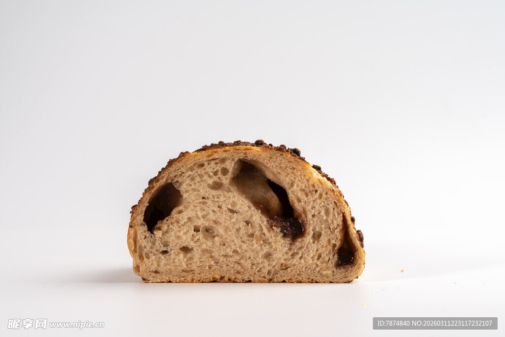 切片葡萄干面包特写