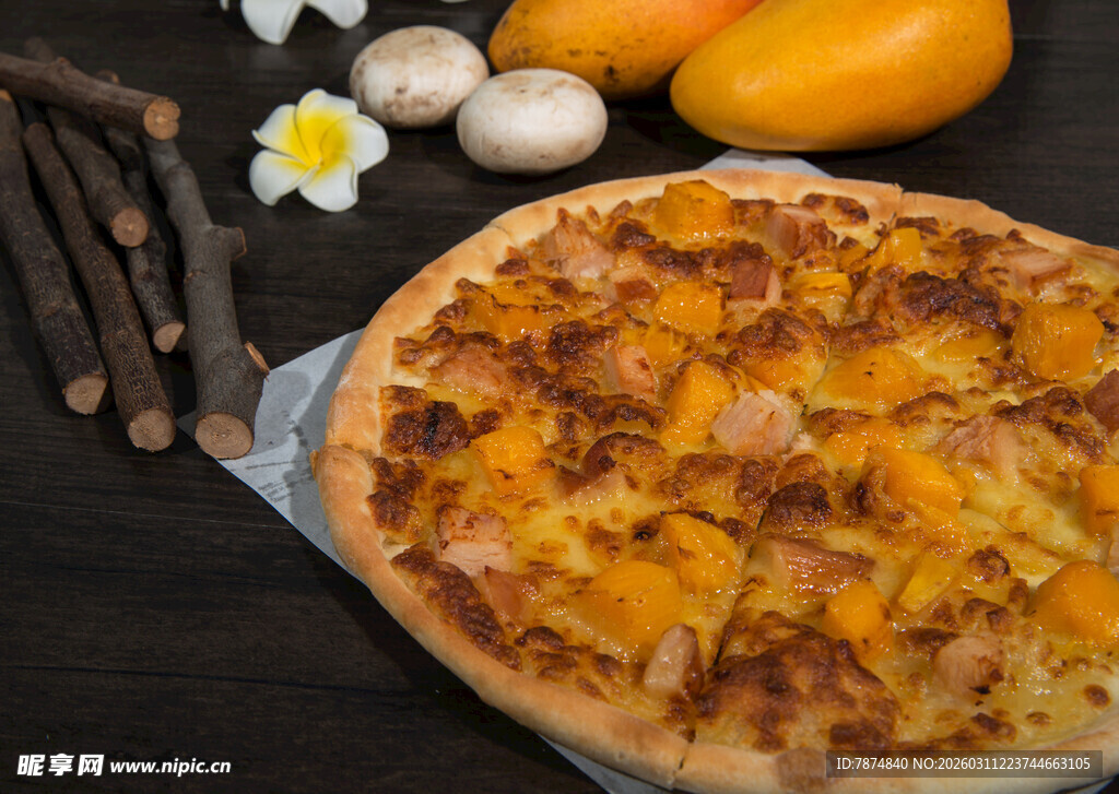 美味菠萝披萨及周边食材