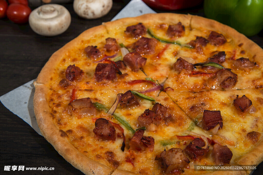 美味香肠蔬菜披萨