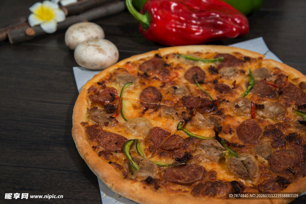 美味牛肉蔬菜披萨