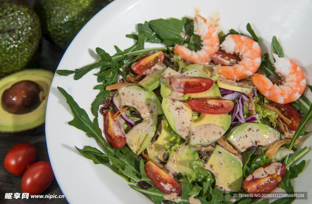 鲜虾牛油果蔬菜沙拉