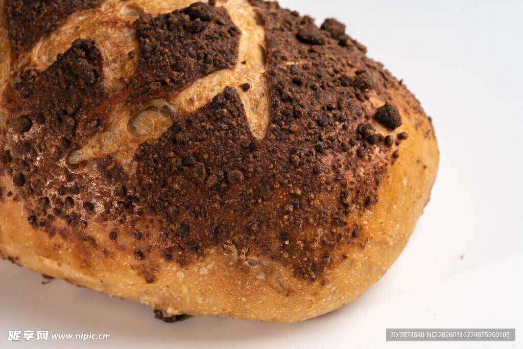 巧克力碎屑装饰的美味面包