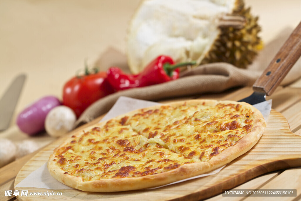 美味芝士披萨与新鲜食材