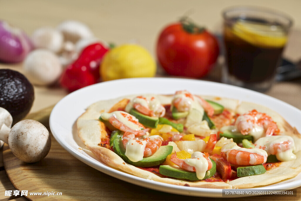 鲜虾蔬菜披萨美食特写