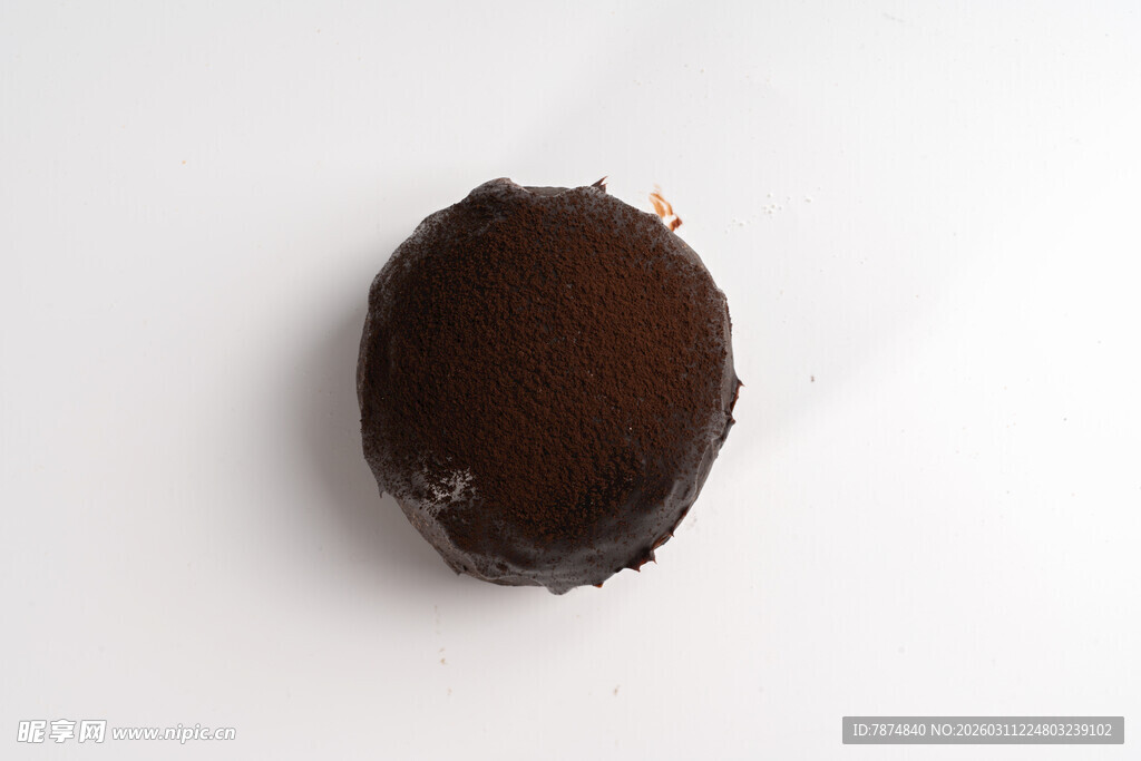 圆形深棕色糕点