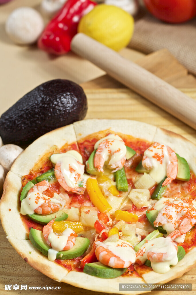 美味虾仁蔬菜披萨