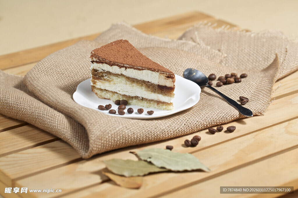 美味咖啡蛋糕摆拍图