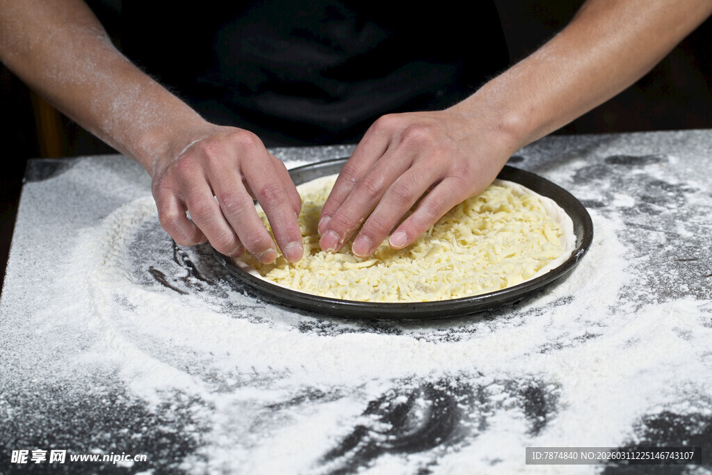 手工制作披萨面饼